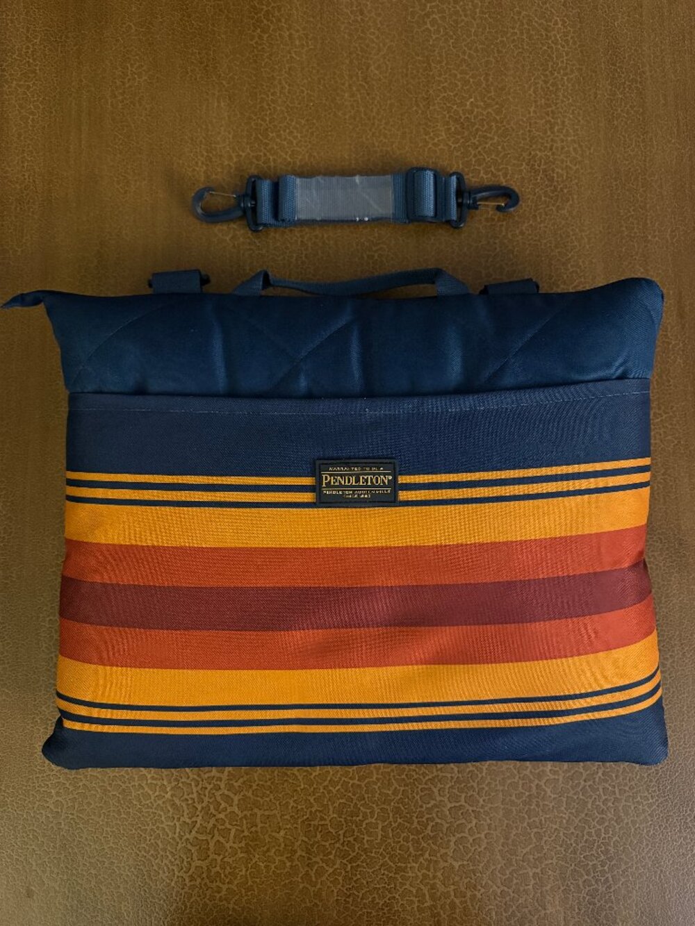 Pendleton Outdoor Packable Blanket Picnic Tailgate Folds & Zips 60x72 inches NEW
